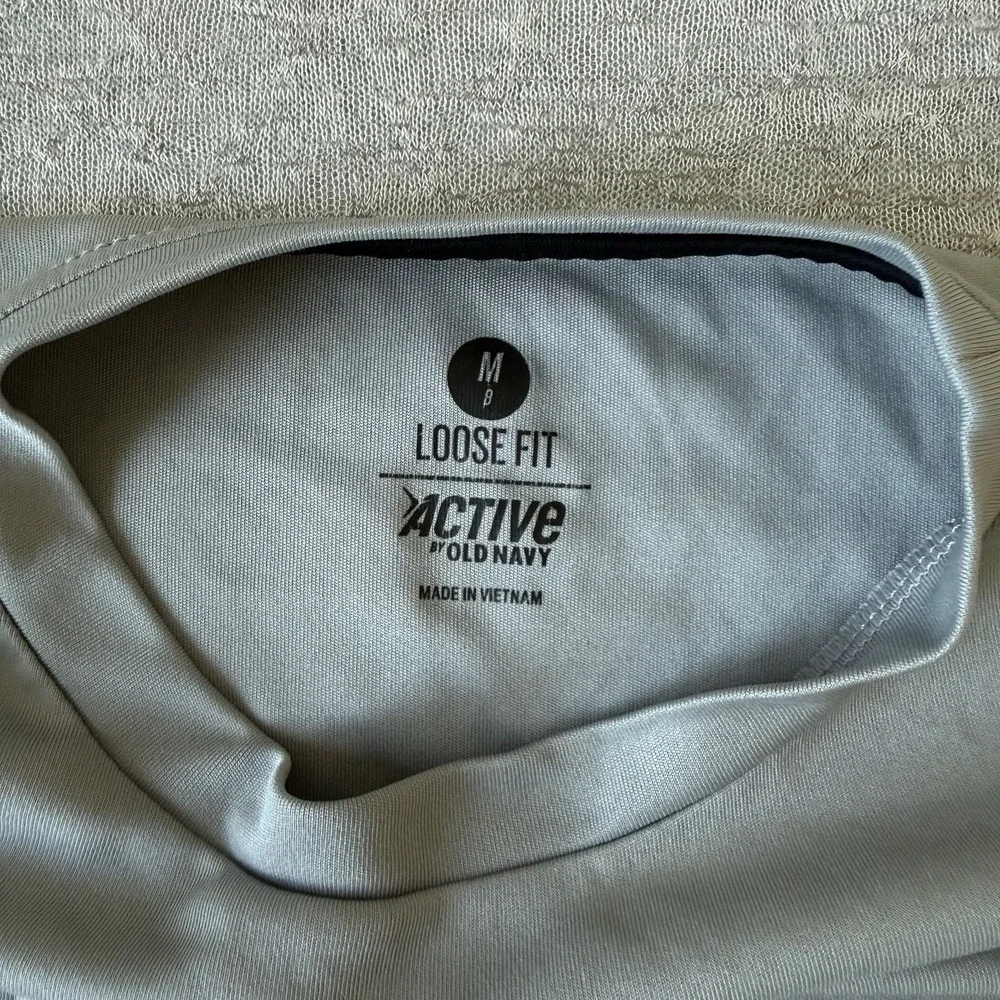 Old Navy Active Boys Graphic T-Shirt Medium Gray Loose Fit‎ Short Sleeve